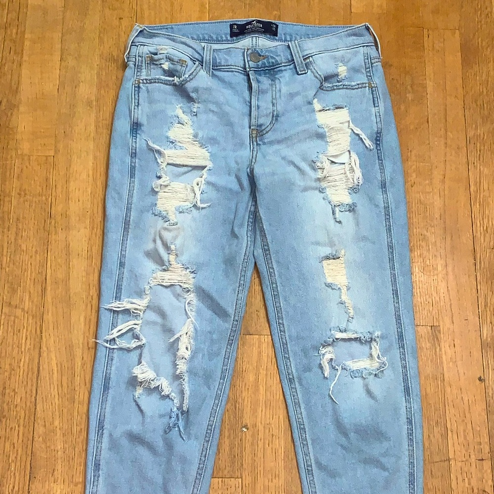 Light wash hollister ripped jeans